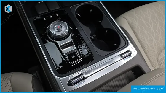 KIA CARNIVAL GASOLINE 9-SEATER NOBLESSE