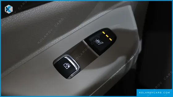 KIA CARNIVAL GASOLINE 9-SEATER NOBLESSE