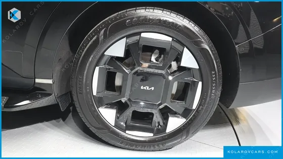 KIA CARNIVAL GASOLINE 9-SEATER NOBLESSE