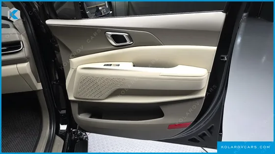 KIA CARNIVAL GASOLINE 9-SEATER NOBLESSE
