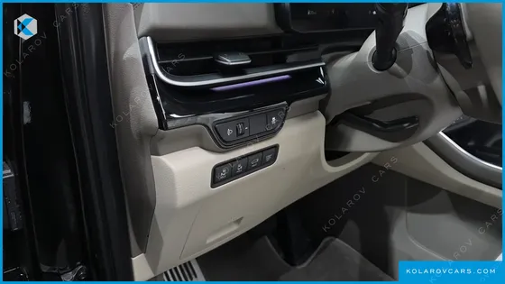 KIA CARNIVAL GASOLINE 9-SEATER SIGNATURE
