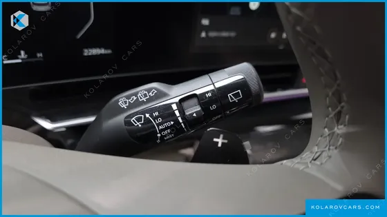 KIA CARNIVAL GASOLINE 9-SEATER SIGNATURE
