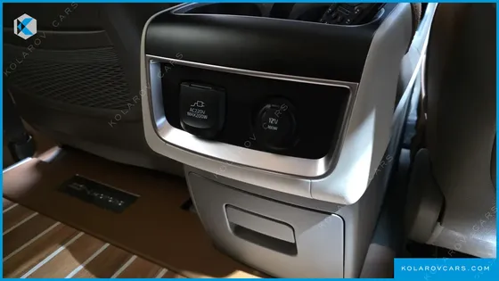 KIA CARNIVAL HEV 9-SEATER HI-LIMOUSINE (SPECIAL VEHICLE)