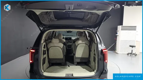 KIA CARNIVAL GASOLINE 9-SEATER HI LIMOUSINE