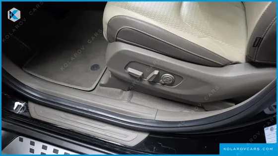 KIA CARNIVAL GASOLINE 9-SEATER HI LIMOUSINE