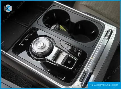 KIA CARNIVAL GASOLINE 7-SEATER SIGNATURE