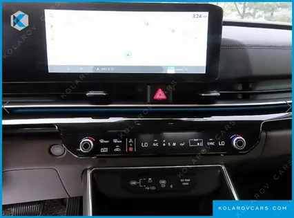 KIA CARNIVAL GASOLINE 7-SEATER SIGNATURE