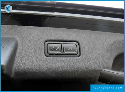 KIA CARNIVAL GASOLINE 7-SEATER SIGNATURE