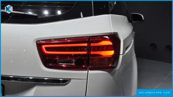 KIA CARNIVAL GASOLINE 9-SEATER NOBLESSE SPECIAL