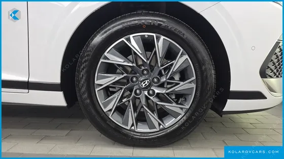 HYUNDAI GRANDEUR 2.5 GASOLINE  2WD