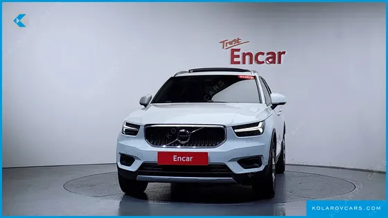 VOLVO XC40 B4 MOMENTUM