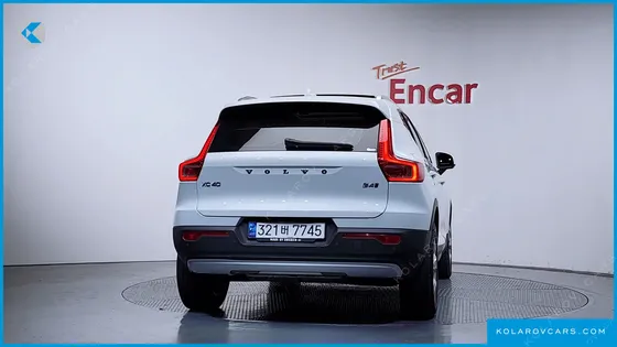 VOLVO XC40 B4 MOMENTUM