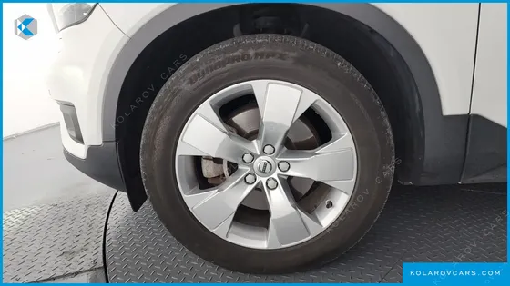 VOLVO XC40 B4 MOMENTUM