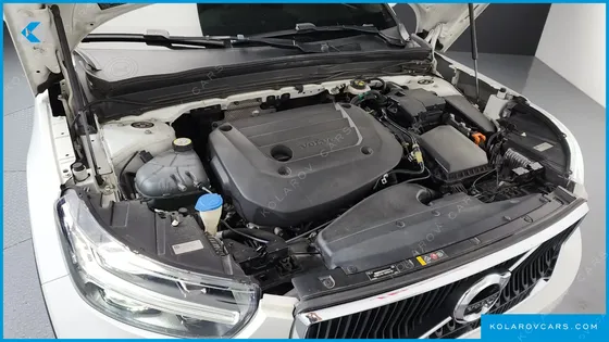 VOLVO XC40 B4 MOMENTUM