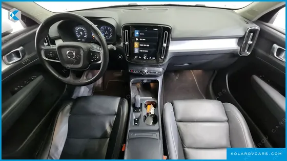 VOLVO XC40 B4 MOMENTUM