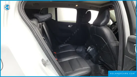 VOLVO XC40 B4 MOMENTUM
