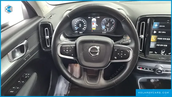 VOLVO XC40 B4 MOMENTUM