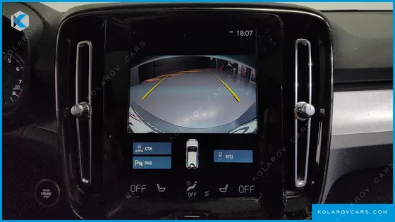 VOLVO XC40 B4 MOMENTUM