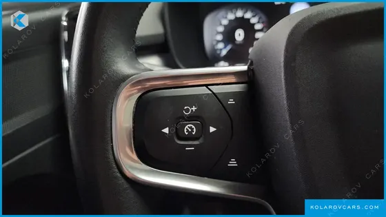 VOLVO XC40 B4 MOMENTUM