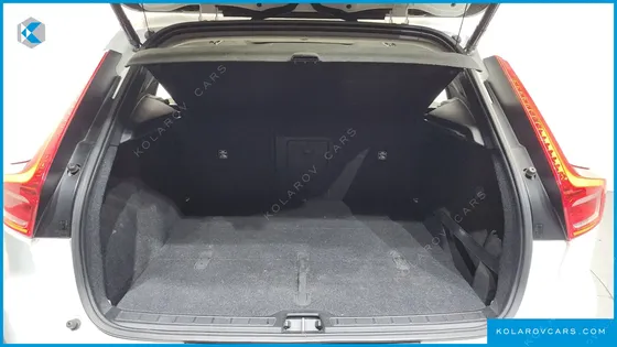 VOLVO XC40 B4 MOMENTUM