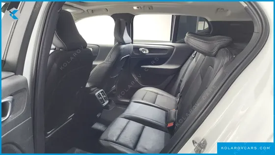 VOLVO XC40 B4 MOMENTUM