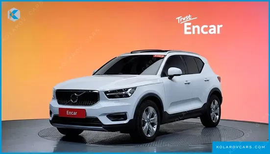VOLVO XC40 B4 MOMENTUM