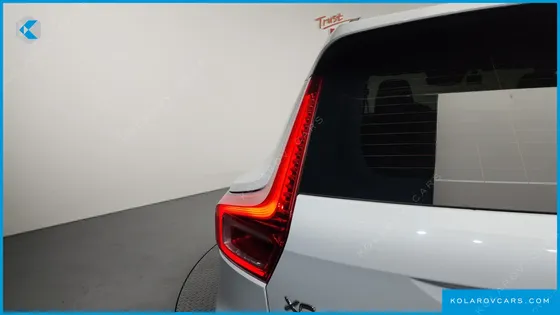 VOLVO XC40 B4 MOMENTUM