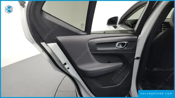 VOLVO XC40 B4 MOMENTUM