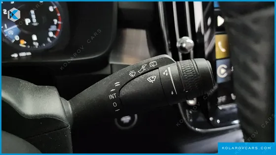VOLVO XC40 B4 MOMENTUM
