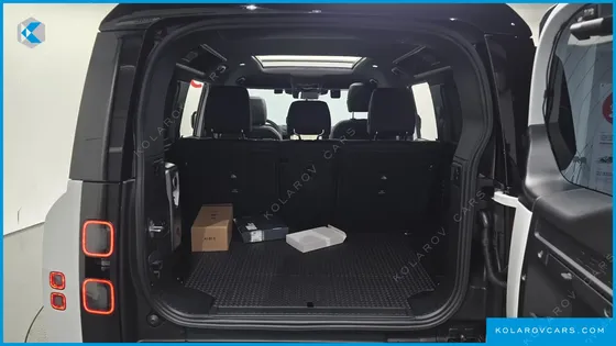 LAND ROVER DEFENDER 110 D250 X-DYNAMIC SE