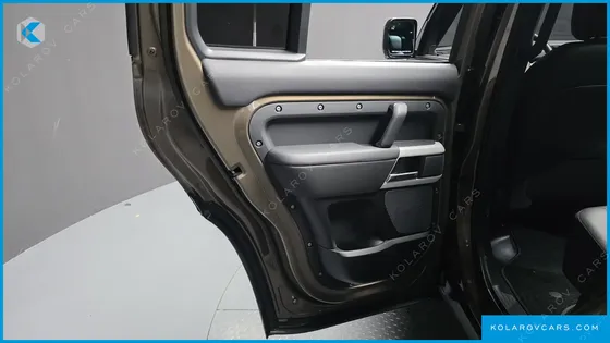 LAND ROVER DEFENDER 110 D300 HSE