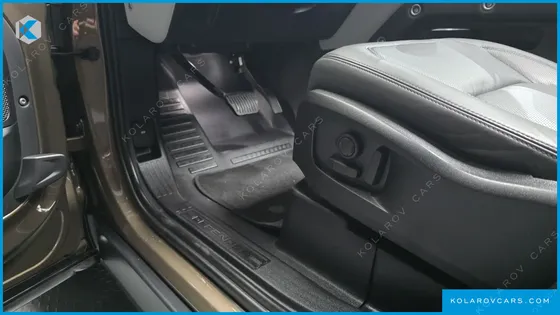 LAND ROVER DEFENDER 110 D300 HSE