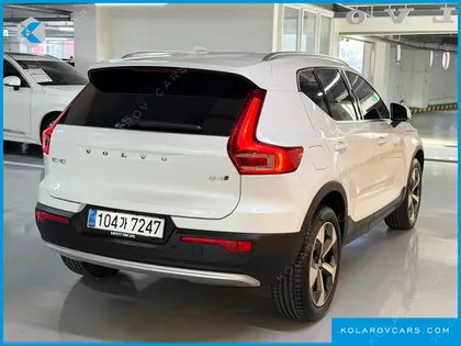 VOLVO XC40 B4 ULTRA BRIGHT