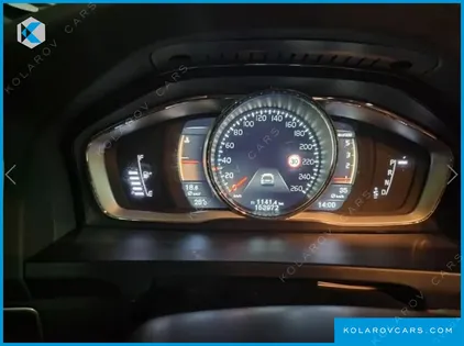 VOLVO V60 D4