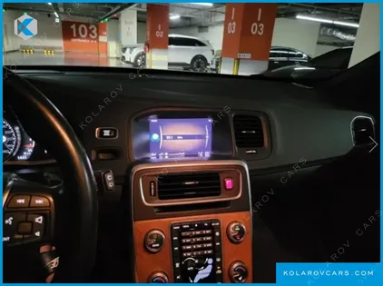 VOLVO V60 D4