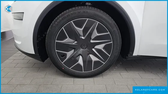 TESLA MODEL Y L LONG RANGE AWD