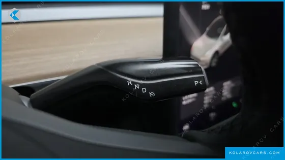 TESLA MODEL Y STANDARD RANGE RWD