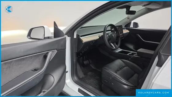 TESLA MODEL Y STANDARD RANGE RWD