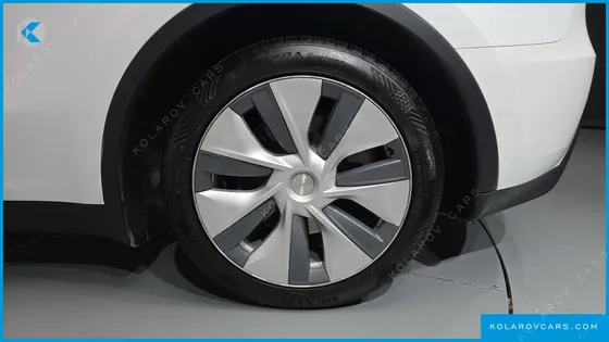 TESLA MODEL Y STANDARD RANGE RWD