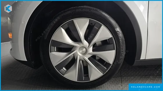 TESLA MODEL Y STANDARD RANGE RWD