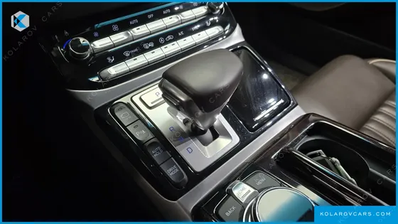 GENESIS EQ900 5.0 GDI AWD LIMOUSINE