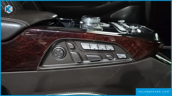GENESIS EQ900 5.0 GDI AWD LIMOUSINE