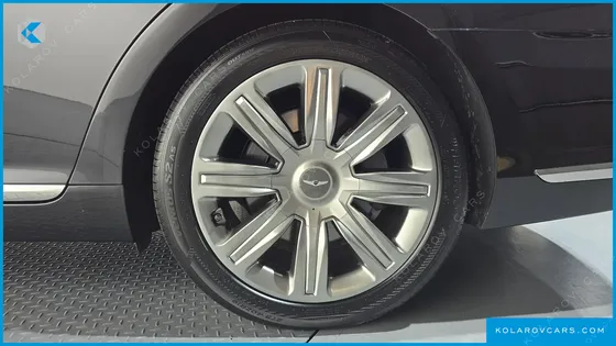 GENESIS EQ900 5.0 GDI AWD LIMOUSINE