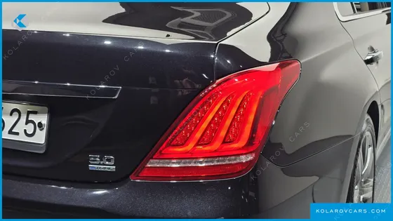 GENESIS EQ900 5.0 GDI AWD LIMOUSINE