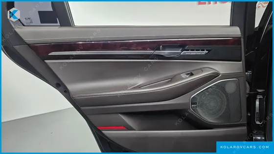 GENESIS EQ900 5.0 GDI AWD LIMOUSINE