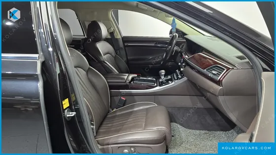 GENESIS EQ900 5.0 GDI AWD LIMOUSINE