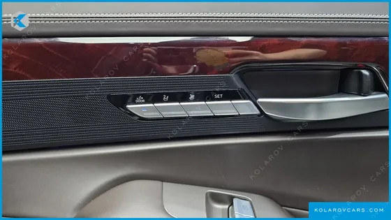 GENESIS EQ900 5.0 GDI AWD LIMOUSINE