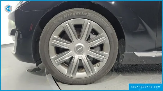 GENESIS EQ900 5.0 GDI AWD LIMOUSINE