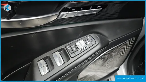 GENESIS EQ900 5.0 GDI AWD LIMOUSINE
