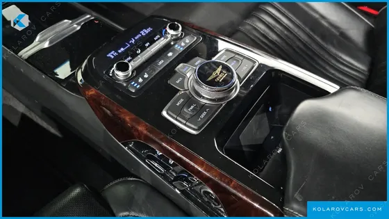 GENESIS EQ900 5.0 GDI AWD LIMOUSINE